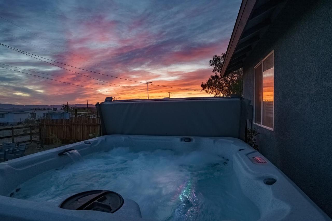 Desert Twilight 29 - Hot Tub & Ev Charger تونتي ناين بالمز المظهر الخارجي الصورة